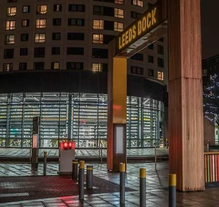 Leeds * Leeds (West Yorkshire)